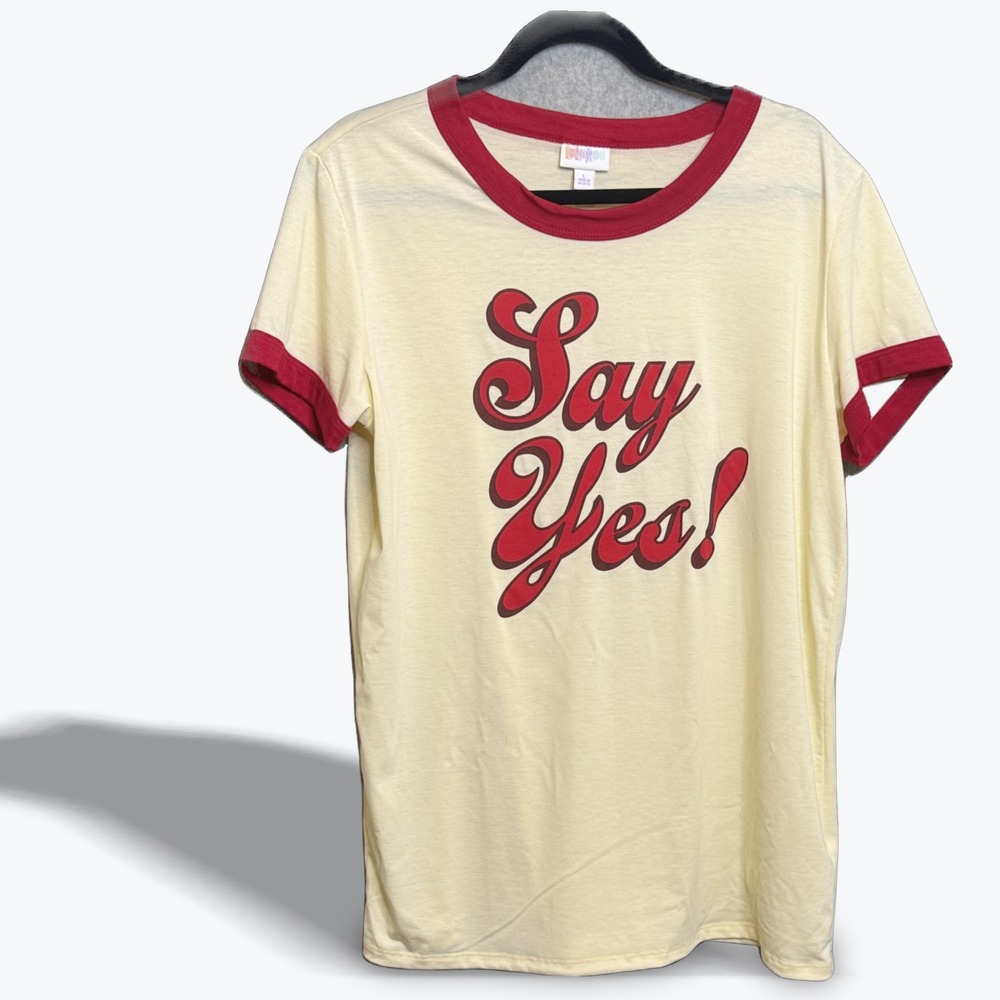 RETRO LuLaRoe T-Shirt Say Yes! Graphic Ringer Size L 1970s Yellow‎ With Red